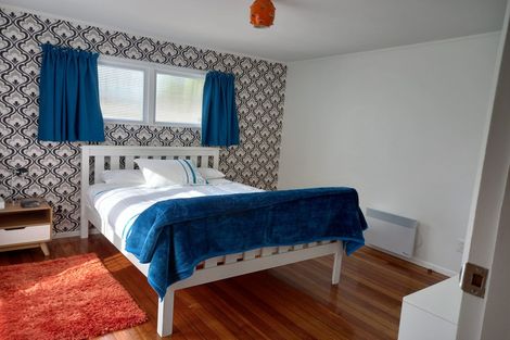 Photo of property in 1/15 Apu Crescent, Lyall Bay, Wellington, 6022