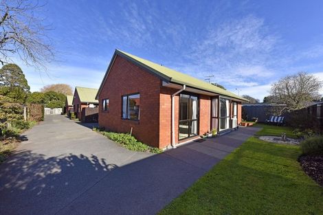 Photo of property in 3/9b Prestons Road, Redwood, Christchurch, 8051