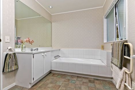 Photo of property in 17b Bernleigh Terrace, West Harbour, Auckland, 0618