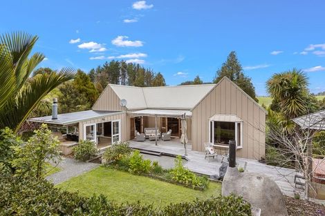 Photo of property in 37 Govan Wilson Road, Whangaripo, Warkworth, 0985