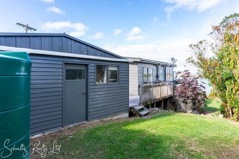 Photo of property in 1 Rigby Street, Whakapirau, 0583