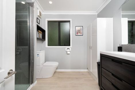 Photo of property in 36 Turanga Road, Henderson Valley, Auckland, 0612