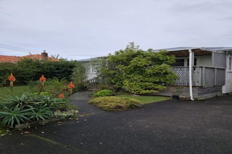 Photo of property in 21 Lavelle Road, Henderson, Auckland, 0612