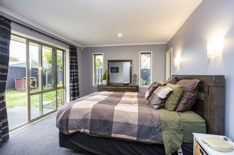 Photo of property in 110 Royal Park Drive, Parklands, Christchurch, 8083