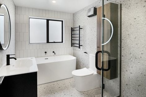 Photo of property in 7b Ballial Place, West Harbour, Auckland, 0618