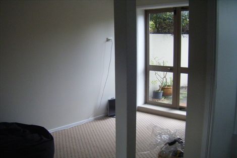 Photo of property in 8a The Rosebowl, Sunnyhills, Auckland, 2010