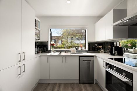 Photo of property in 80b Aviemore Drive, Highland Park, Auckland, 2010