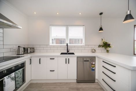 Photo of property in 10 Wairau Place, Kelvin Grove, Palmerston North, 4414