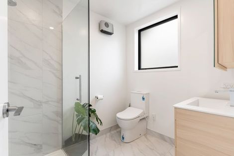 Photo of property in 2/170 Don Buck Road, Massey, Auckland, 0614