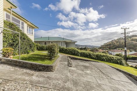 Photo of property in 34 Raroa Terrace, Tawa, Wellington, 5028