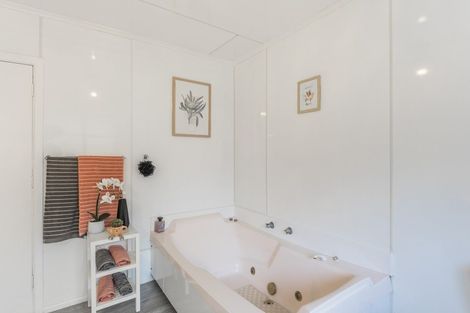 Photo of property in 48 Horoeka Street, Stokes Valley, Lower Hutt, 5019