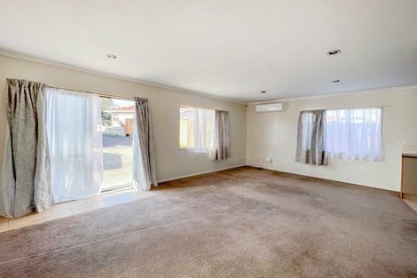 Photo of property in 93 Farquhar Road, Glendene, Auckland, 0602