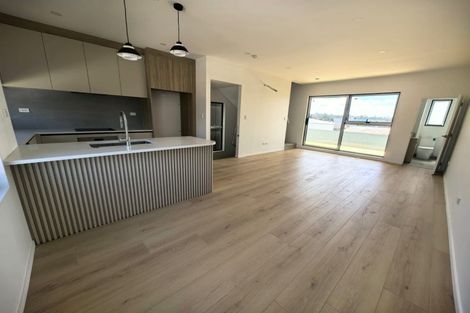 Photo of property in 4/4024 Great North Road, Glen Eden, Auckland, 0602