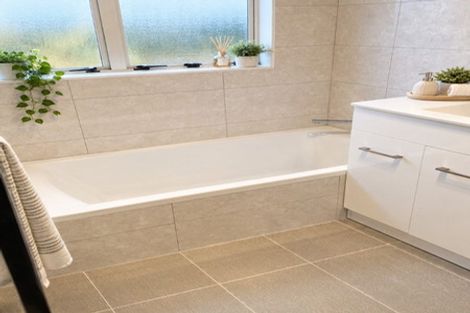 Photo of property in 2/9 Midvale Place, Burswood, Auckland, 2013