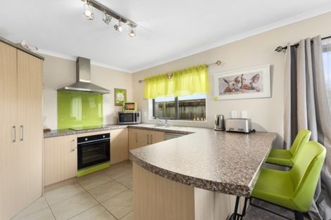 Photo of property in 21 Percy Kinsman Crescent, Riverstone Terraces, Upper Hutt, 5018