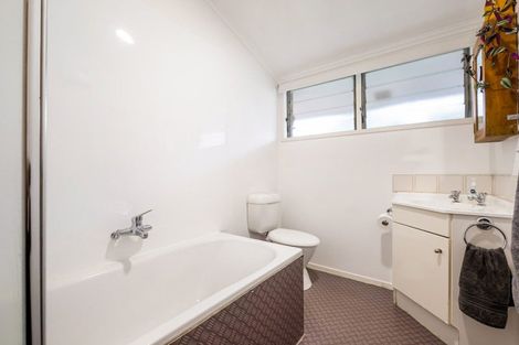 Photo of property in 3/50 Old Lake Road, Narrow Neck, Auckland, 0624