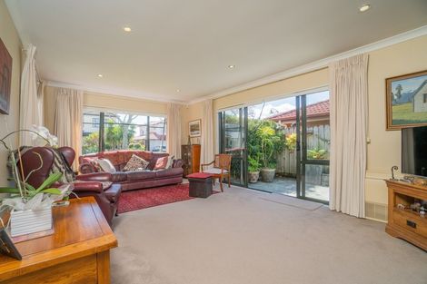 Photo of property in 5 Tollana Road, Te Atatu Peninsula, Auckland, 0610