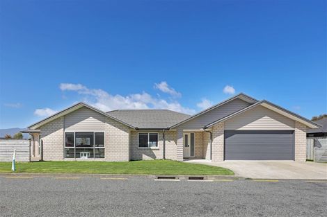 Photo of property in 4 Cory Jane Grove, Riverstone Terraces, Upper Hutt, 5018