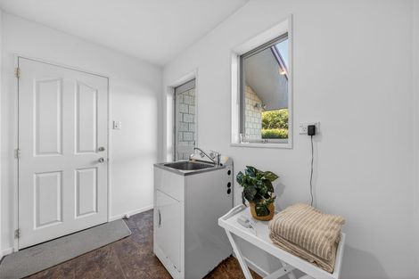 Photo of property in 31 Willowview Drive, Redwood, Christchurch, 8051