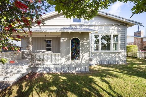 Photo of property in 31 Forest Lake Road, Forest Lake, Hamilton, 3200