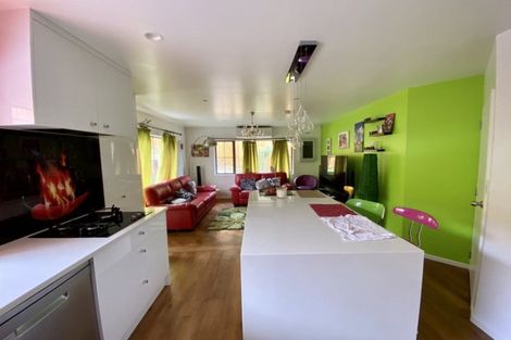 Photo of property in 15 Fairchild Avenue, Goodwood Heights, Auckland, 2105