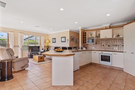 Photo of property in 5 Buckingham Place, Bethlehem, Tauranga, 3110