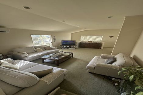 Photo of property in 36 Barbados Drive, Unsworth Heights, Auckland, 0632