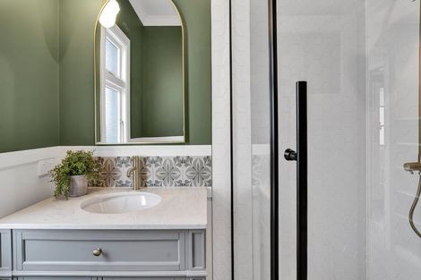 Photo of property in 19 Baring Terrace, Strandon, New Plymouth, 4312