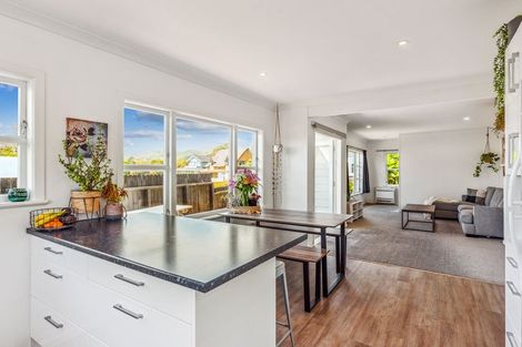 Photo of property in 15 Ratanui Road, Paraparaumu, 5032