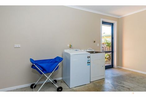 Photo of property in 1 Eric Batchelor Place, Waimate, 7924