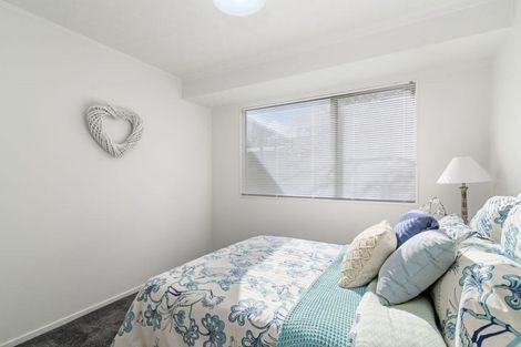 Photo of property in 8 Leo Place, Kawaha Point, Rotorua, 3010