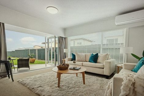 Photo of property in 2/241 Hurstmere Road, Takapuna, Auckland, 0622