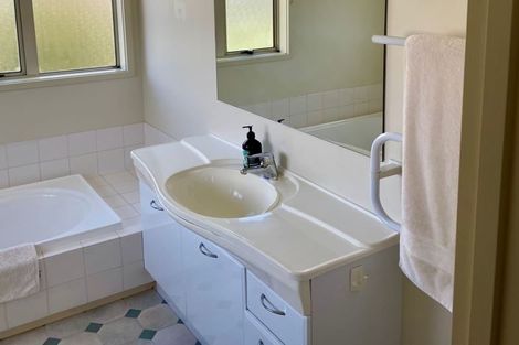 Photo of property in 150a Avonhead Road, Avonhead, Christchurch, 8042