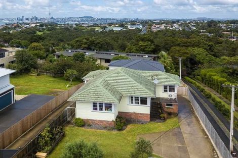 Photo of property in 73 Pupuke Road, Northcote, Auckland, 0627