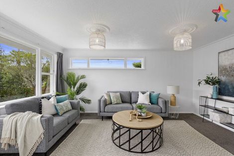 Photo of property in 347 Stokes Valley Road, Stokes Valley, Lower Hutt, 5019