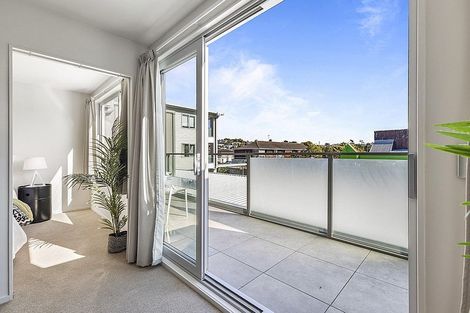 Photo of property in Bay Palms Apartments, 11/30e Bute Road, Browns Bay, Auckland, 0630