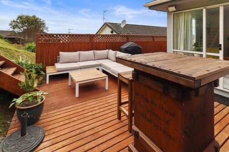 Photo of property in 6 Meadowcroft Grove, Johnsonville, Wellington, 6037