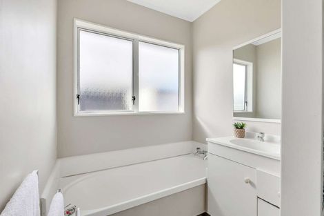 Photo of property in 1/58 Riversdale Drive, Merrilands, New Plymouth, 4312