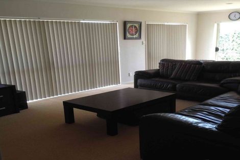 Photo of property in 30 Sandwick Drive, Weymouth, Auckland, 2103