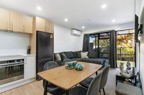 Photo of property in 2/4 Harry Ward Place, Henderson, Auckland, 0610
