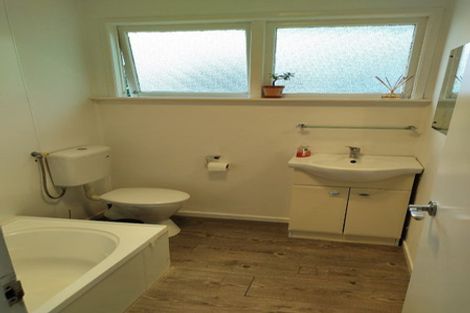 Photo of property in 2/14 Ozich Avenue, Te Atatu South, Auckland, 0610