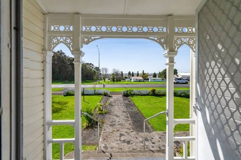 Photo of property in 35 Cracroft Street, Waitara, 4320