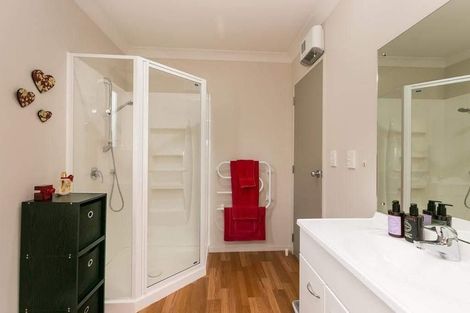 Photo of property in 28 Erlestoke Crescent, Churton Park, Wellington, 6037