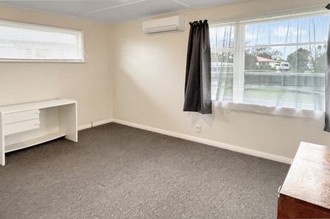 Photo of property in 8 Woburn Place, Takaro, Palmerston North, 4412