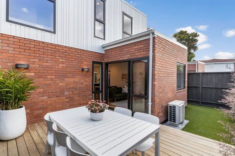 Photo of property in 99c Hillcrest Avenue, Hillcrest, Auckland, 0627