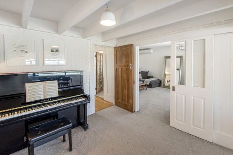 Photo of property in 5 Stanley Point Road, Stanley Point, Auckland, 0624