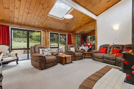 Photo of property in 63 Bush Road, Waiatarua, Auckland, 0604