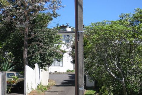 Photo of property in 2a Aorangi Place, Birkenhead, Auckland, 0626