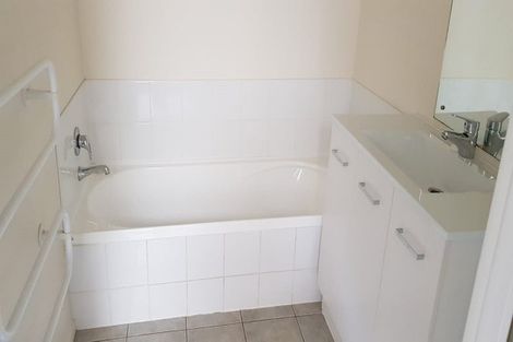 Photo of property in 8/3 Orwell Road, Greenhithe, Auckland, 0632