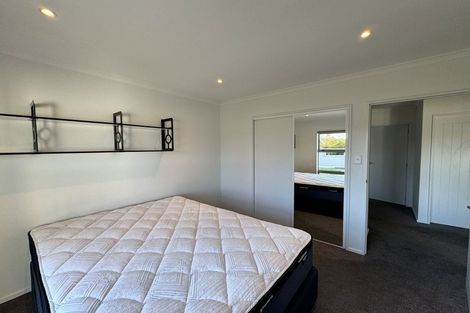 Photo of property in 2 Whio Close, Parklands, Christchurch, 8083